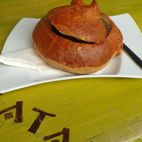 Zupa Cebulowa podawana z oscypkiem